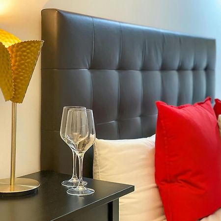 Guest Room Lucan Bagian luar foto