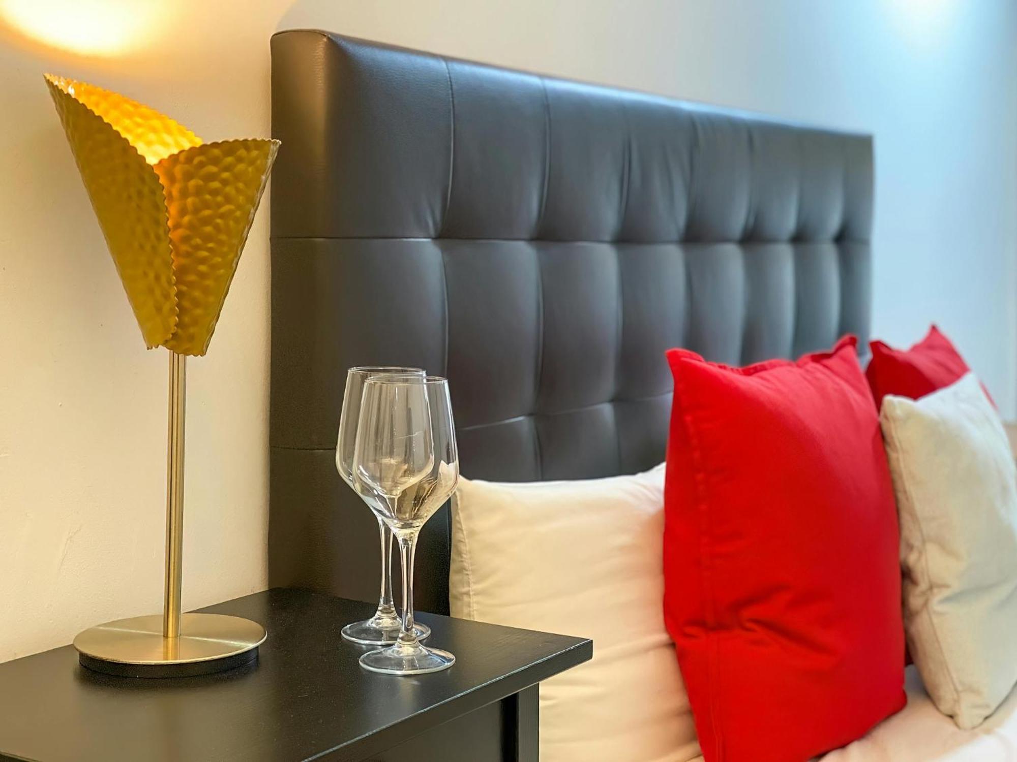Guest Room Lucan Bagian luar foto